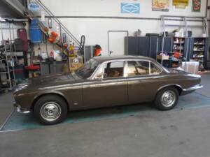 Image 12/50 of Jaguar XJ 6 2.8 (1972)