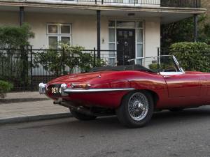 Image 17/25 de Jaguar Type E 4.2 (1965)