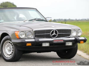 Image 21/42 of Mercedes-Benz 380 SL (1982)