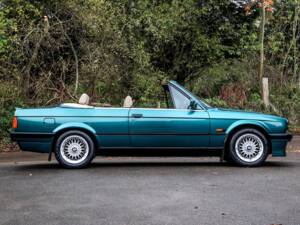 Image 2/38 of BMW 325i (1992)