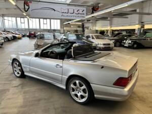 Image 62/82 of Mercedes-Benz SL 500 &quot;Silver Arrow&quot; (2001)