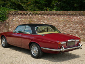 Bild 18/50 von Jaguar XJ 6 L 4.2 (1977)