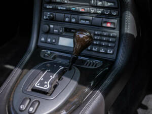 Image 29/33 of Jaguar XK8 4.0 (1999)