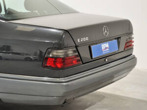 Image 10/30 de Mercedes-Benz E 200 (1994)