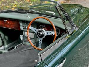 Image 3/50 of Austin-Healey 3000 Mk II (BJ7) (1964)