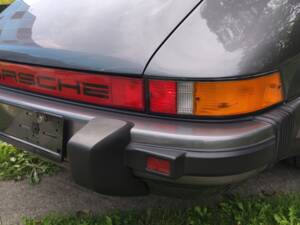 Image 82/104 of Porsche 911 Carrera 3.2 (1986)