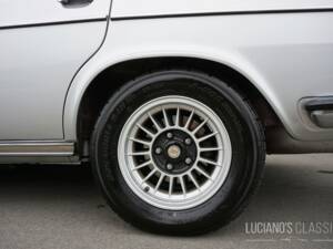 Image 27/76 de BMW 3,3 L (1975)