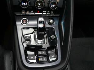 Image 13/50 of Jaguar F-Type (2019)