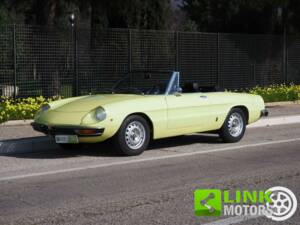 Image 1/10 of Alfa Romeo 2000 Spider Veloce (1975)
