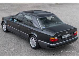 Image 4/34 of Mercedes-Benz 500 E (1992)