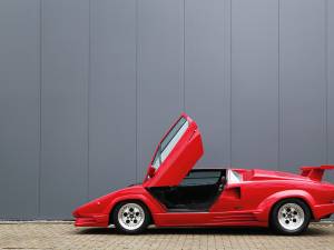 Bild 2/50 von Lamborghini Countach 25 Anniversary (1989)