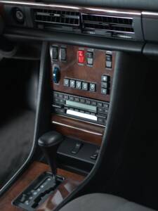 Image 46/52 of Mercedes-Benz 560 SEL (1988)