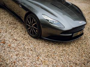 Immagine 30/50 di Aston Martin DB 11 V12 (2017)
