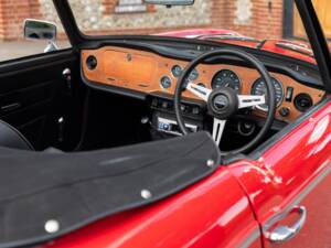 Immagine 34/50 di Triumph TR 6 (1975)