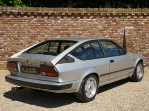 Image 23/50 of Alfa Romeo GTV 6 2.5 (1983)