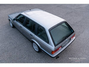 Image 14/50 de BMW 320i Touring (1989)