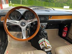 Image 8/13 de Alfa Romeo Giulia 1600 GT Junior (1973)