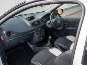 Imagen 29/58 de Renault Clio III 1.4 16V (2010)