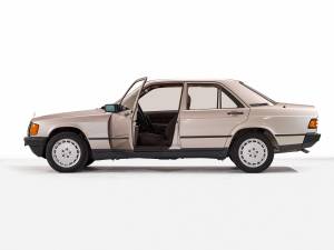 Image 7/13 of Mercedes-Benz 190 E (1987)