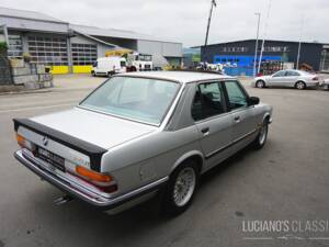 Image 9/59 of BMW 528i (1982)