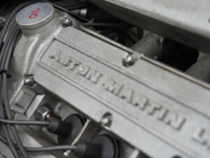 Bild 6/50 von Aston Martin V8 Volante (1981)