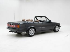 Image 2/15 of BMW 320i (1990)
