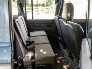 Image 25/50 of Land Rover 110 (1988)