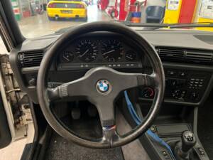 Bild 9/19 von BMW 325ix Touring (1988)