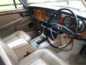 Afbeelding 8/21 van Daimler Double Six Vanden Plas (1973)