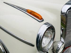 Bild 9/36 von Mercedes-Benz 220 SE b (1961)