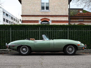 Image 4/60 de Jaguar E-Type (1970)