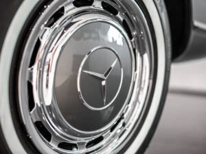 Image 12/21 of Mercedes-Benz 280 SL (1969)