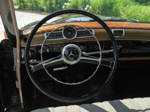 Image 36/50 of Mercedes-Benz 190 SL (1955)