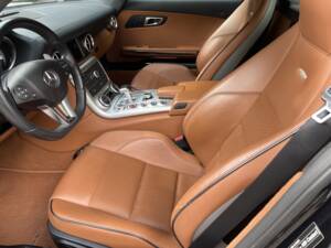Image 10/16 of Mercedes-Benz SLS AMG (2011)