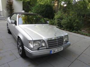 Imagen 4/39 de Mercedes-Benz E 200 (1996)