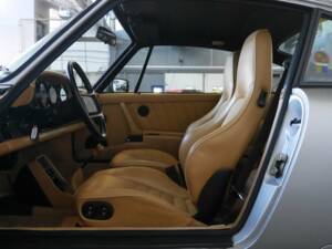 Image 6/27 of Porsche 911 Carrera 3.2 (1990)