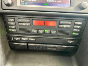 Immagine 15/48 di BMW 740i (2001)