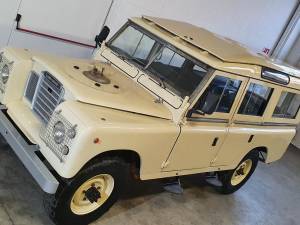 Image 7/30 of Land Rover 109 (1971)