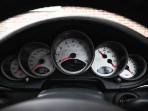 Bild 12/28 von Porsche 911 Carrera 4S (2005)