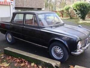 Image 2/33 of Alfa Romeo Giulia 1300 TI (1966)