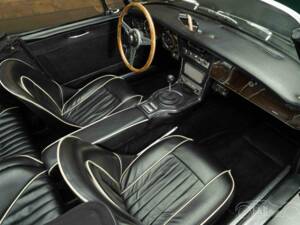 Image 16/19 of Austin-Healey 3000 Mk III (BJ8) (1967)