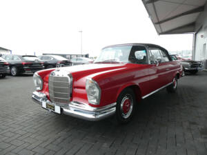 Afbeelding 3/28 van Mercedes-Benz 250 SE (1965)