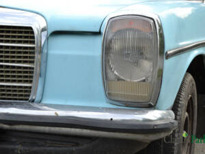 Image 18/50 of Mercedes-Benz 220 D (1974)