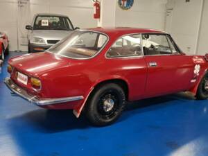 Afbeelding 3/37 van Alfa Romeo Giulia 1300 GT Junior (1974)