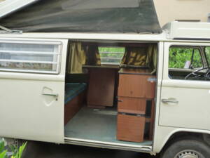 Image 7/126 of Volkswagen T2b Westfalia (1973)