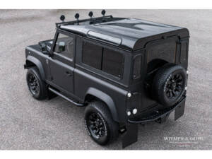 Image 2/28 of Land Rover Defender 90 (1997)