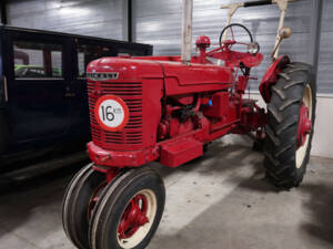 Image 1/27 of Farmall H (1945)