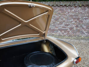 Image 22/50 of Volvo 1800 E (1972)