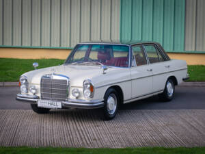 Image 2/34 de Mercedes-Benz 280 SE (1969)