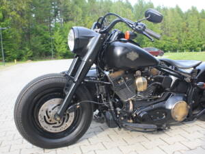Image 17/33 of Harley-Davidson DUMMY (2004)